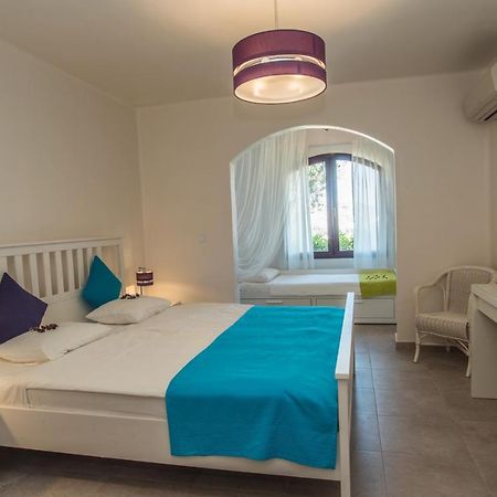 Villa Mediterránea: Spacious Luxury with Sea Views Atamaria Exterior photo